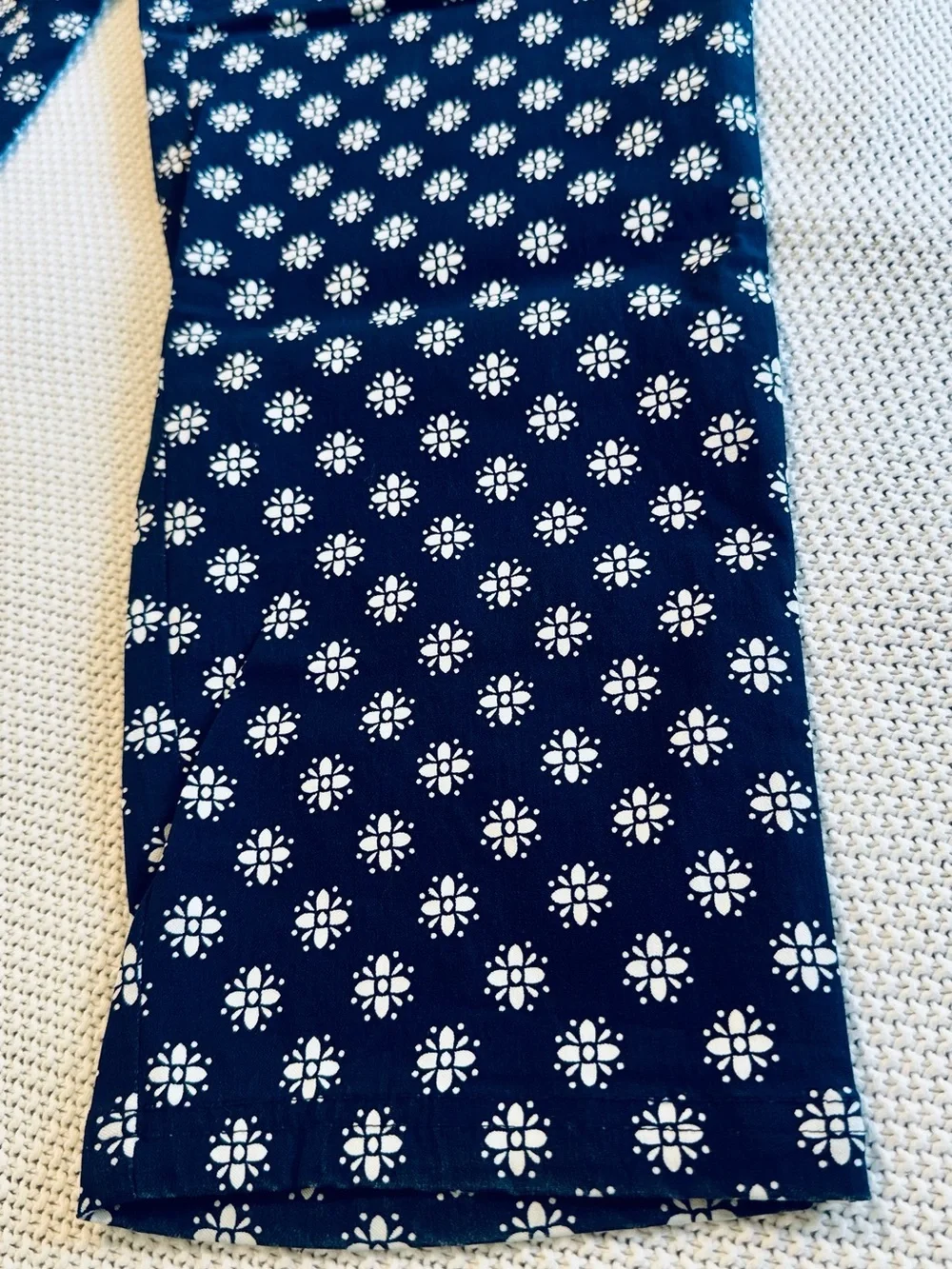 CHICO’S Stretchy Navy Blue & White Dot Floral Ankle Slim Crop Jeans